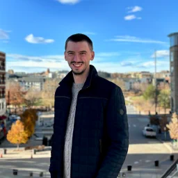 Igor Fil - AWS Solutions Architect specializing in startup cloud infrastructure